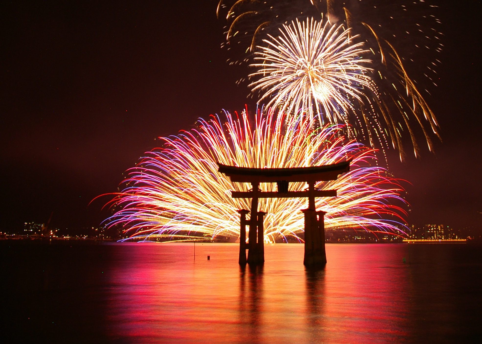 Japanese Fireworks vs the World: A Quiet Beauty in the Sky
