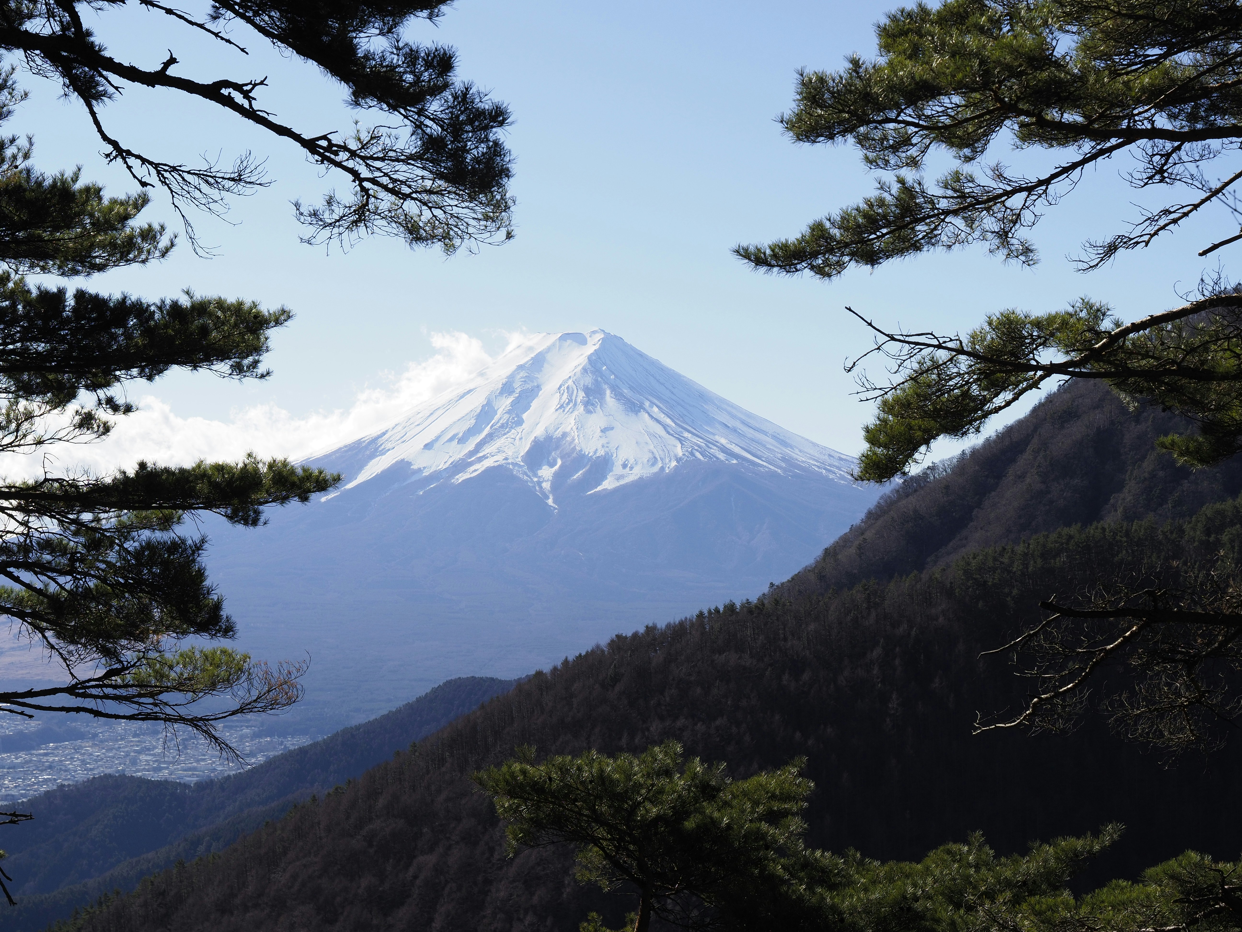 Mt. Fuji Hiking Fee Rises to ¥4,000 Starting Summer 2025